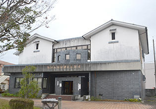 museum-exterior.jpg